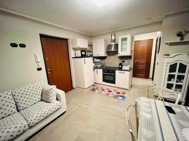 Incantevole Appartamento Con Giardino - Garage Privato E Free Wifi Оулькс Екстер'єр фото